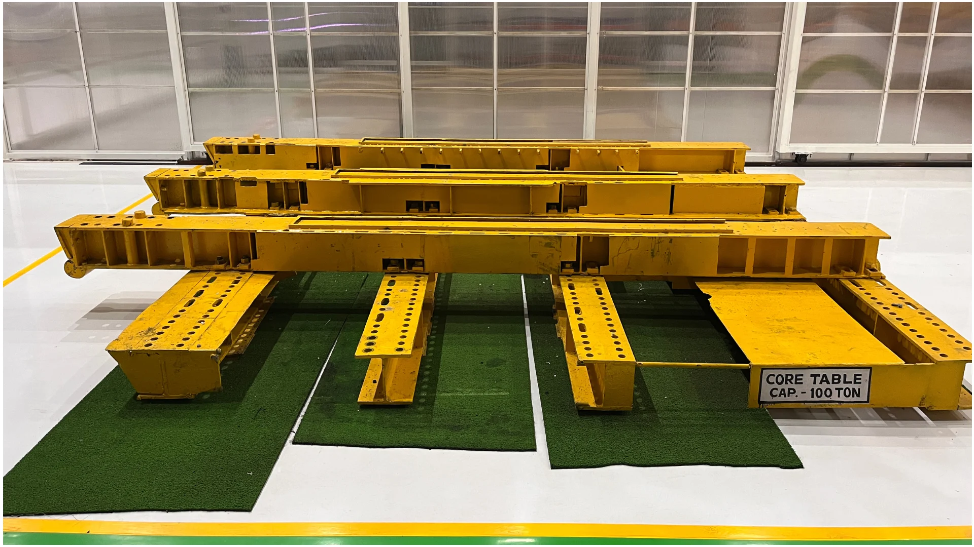 Table Load Capacity: 100 Tons